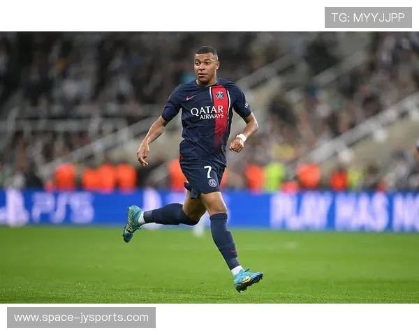 巴黎圣日耳曼赛季初客场战绩稳健，奠定争冠基础