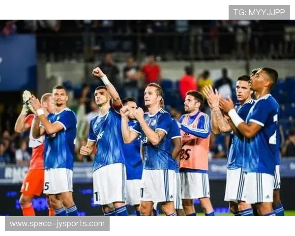 法甲球迷回归球场创赛季新高,斯特拉斯堡主场气氛热烈 法甲球迷回归球场创赛季新高,斯特拉斯堡主场气氛热烈