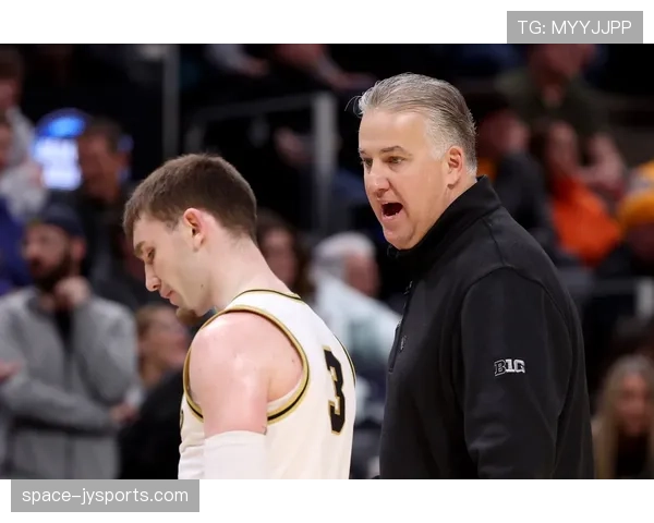 争议瞬间：最后一攻穆雷摔倒未获哨，掘金两分惜败