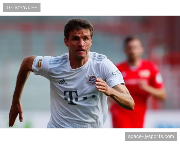 即时：帕瓦尔头球破门！拜仁客场率先打破僵局